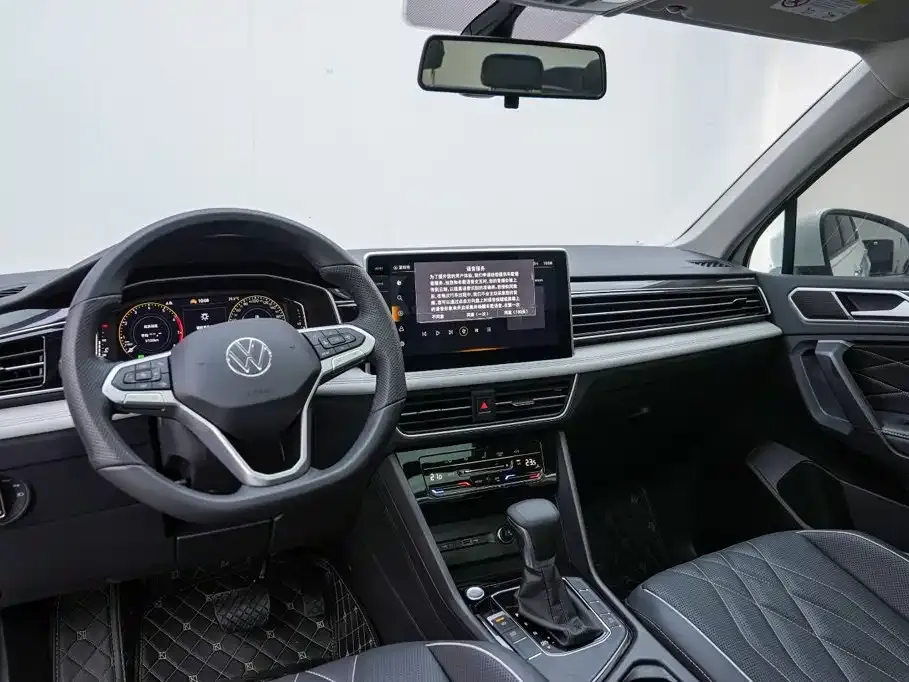 Volkswagen Tiguan L — фото 5