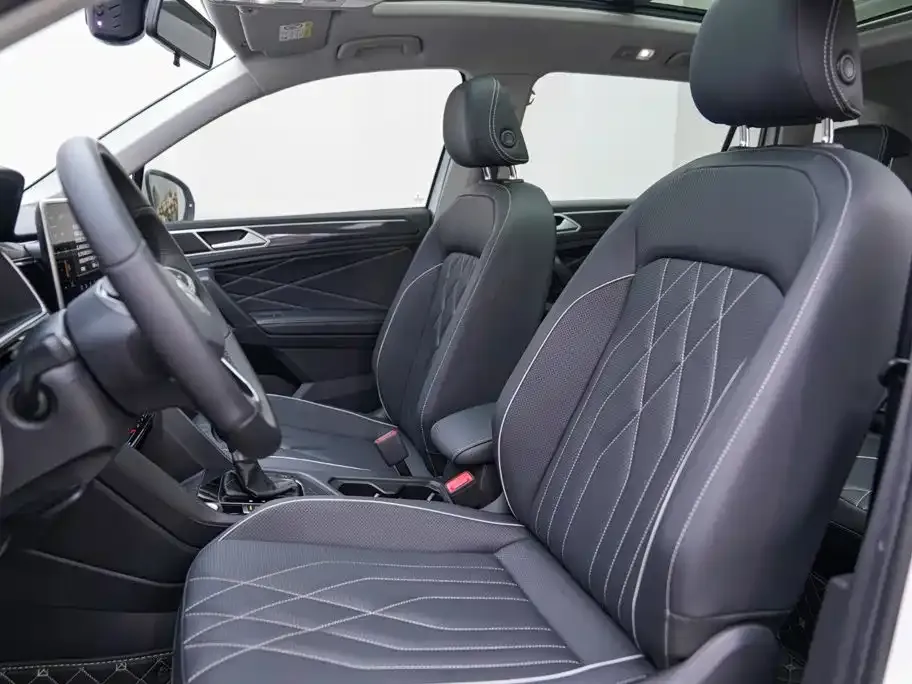 Volkswagen Tiguan L — фото 10