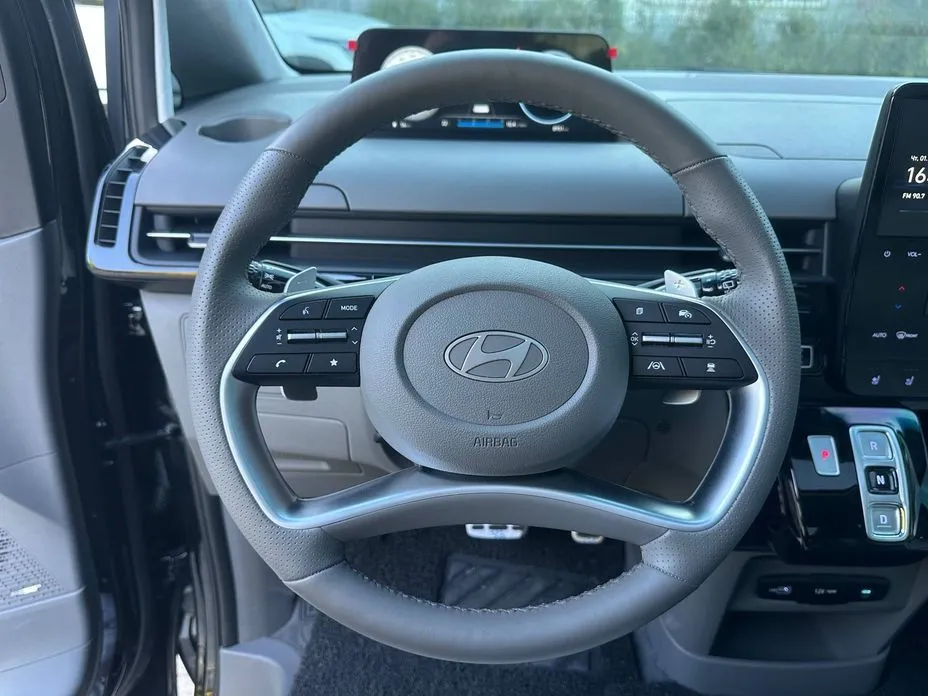 Hyundai Staria — фото 3