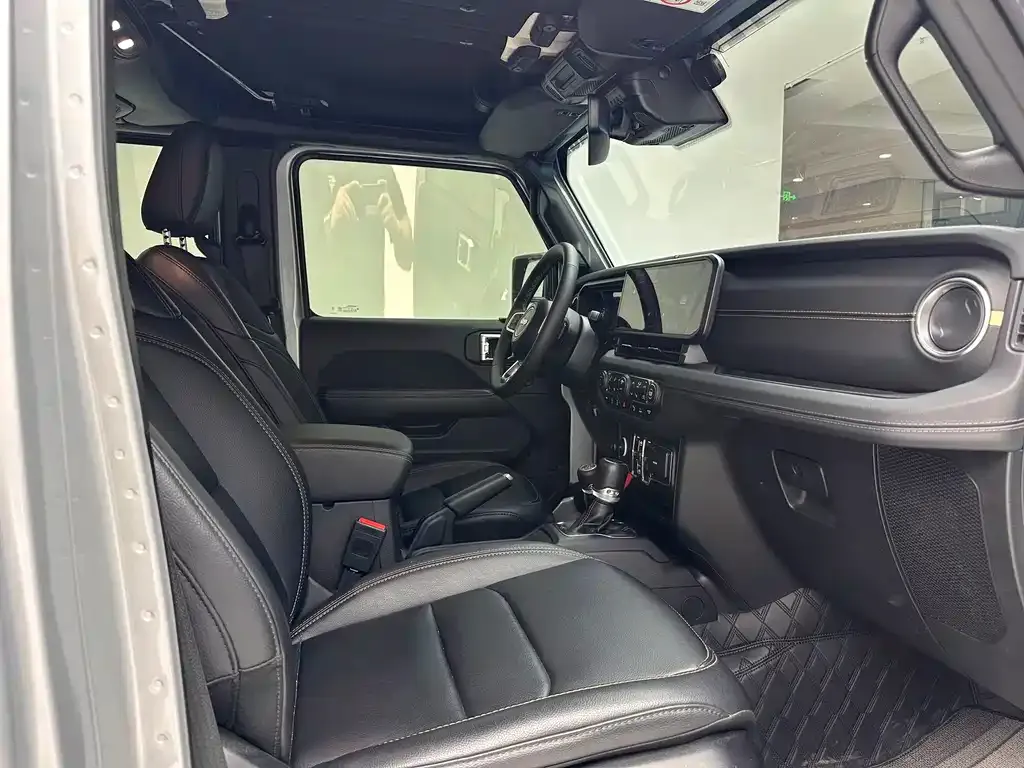 Jeep Wrangler — фото 4