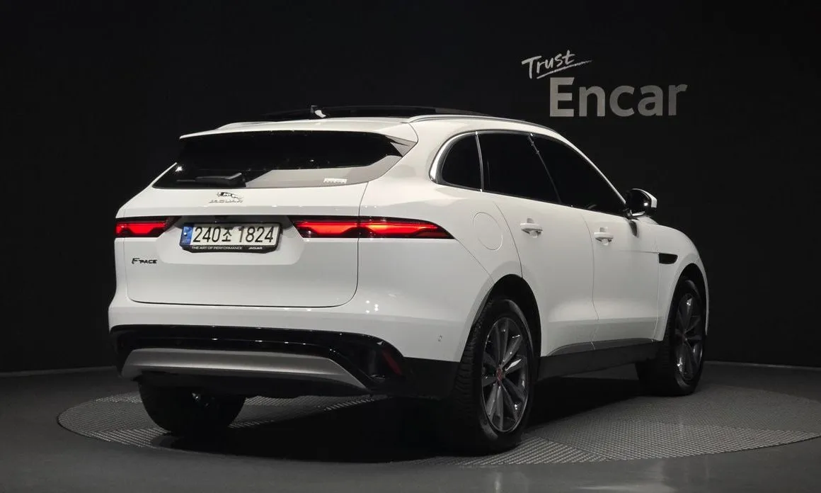Jaguar F-PACE — фото 4