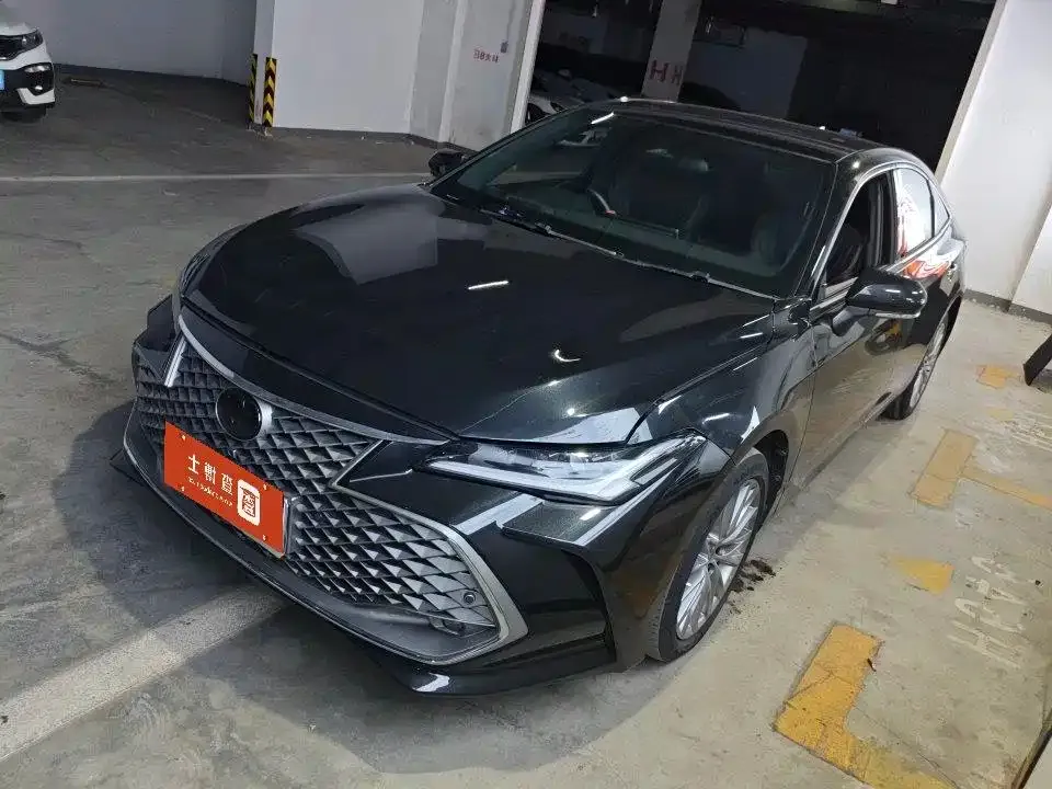 Toyota Avalon — фото 1