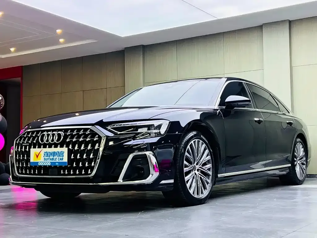 Audi A8 — фото 1