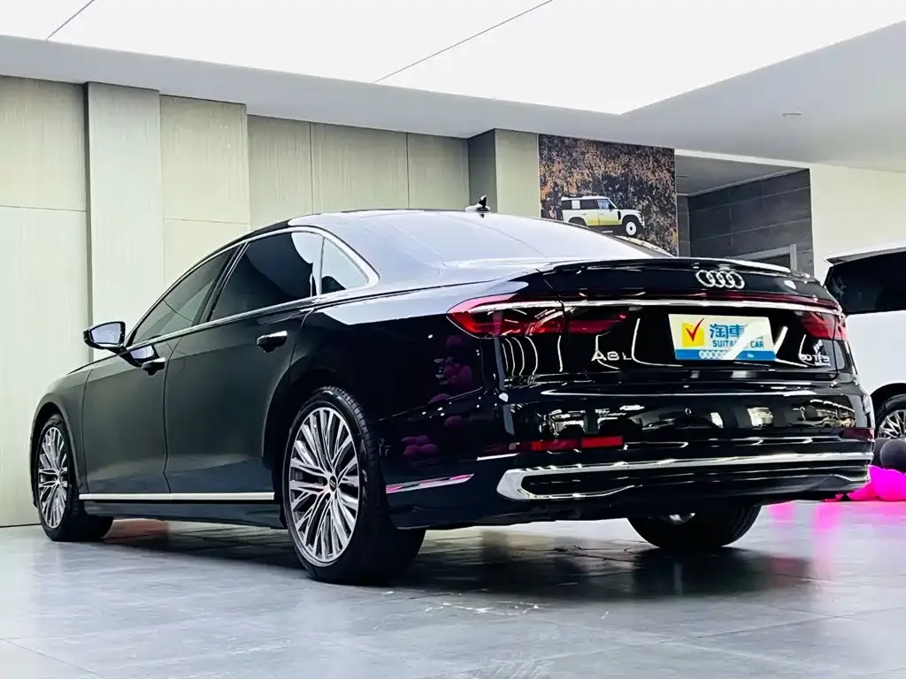 Audi A8 — фото 5