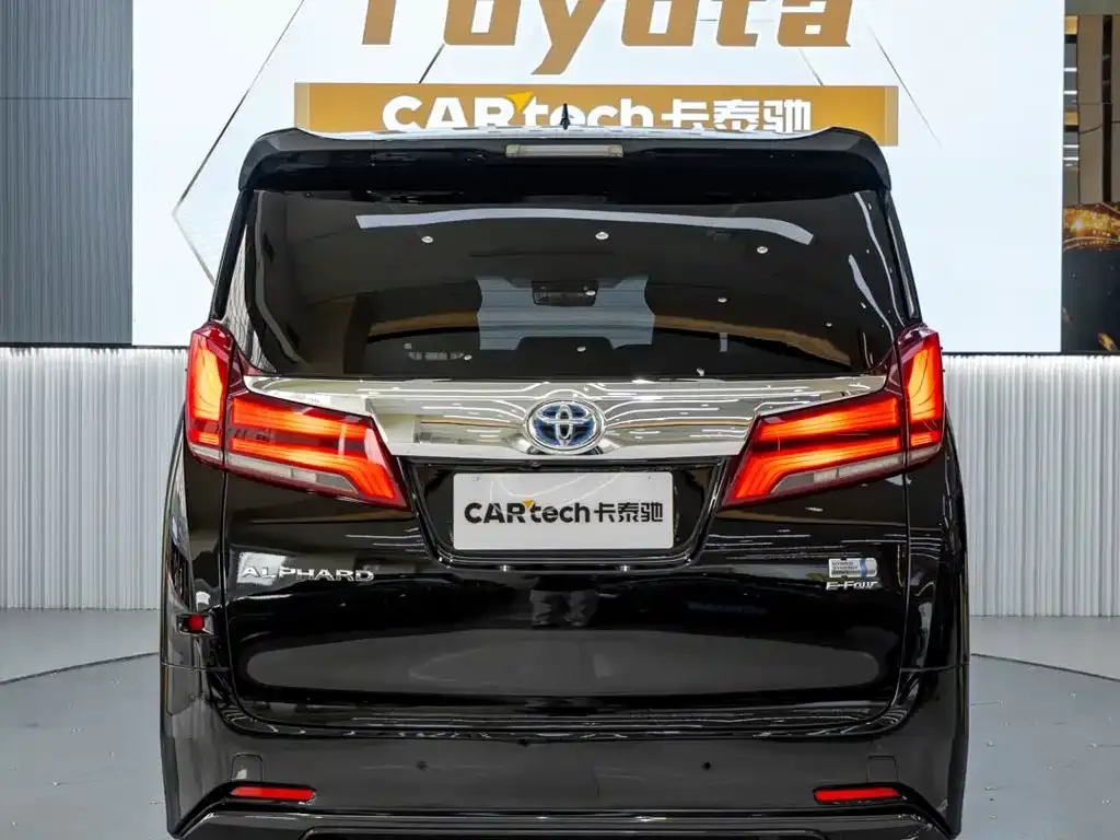 Toyota Alphard — фото 10
