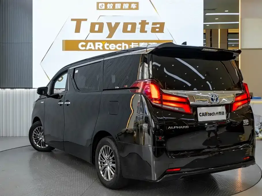 Toyota Alphard — фото 3