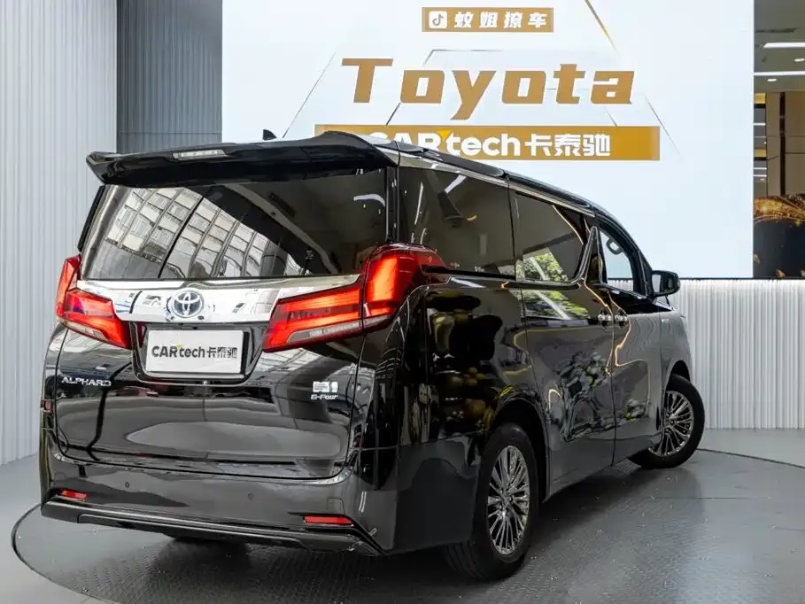 Toyota Alphard — фото 2