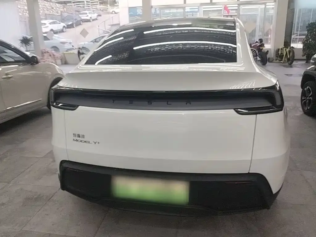 Tesla Model Y — фото 3