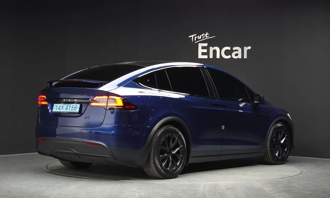 Tesla Model X — фото 2