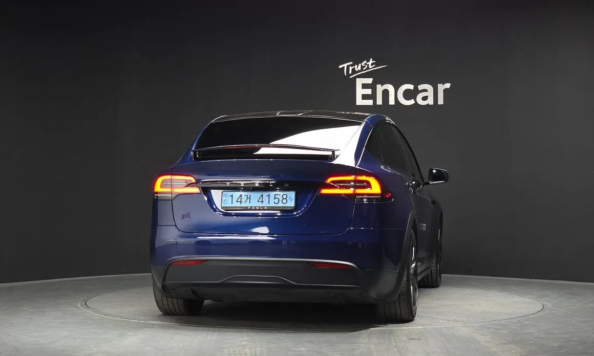 Tesla Model X — фото 7