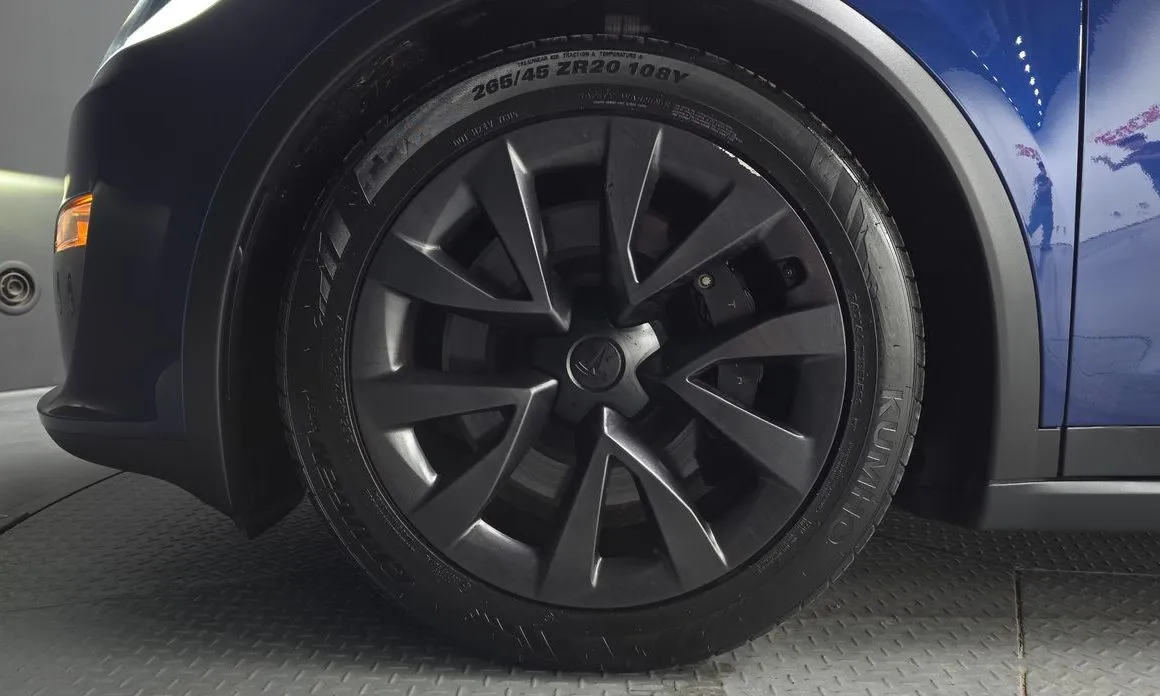 Tesla Model X — фото 10