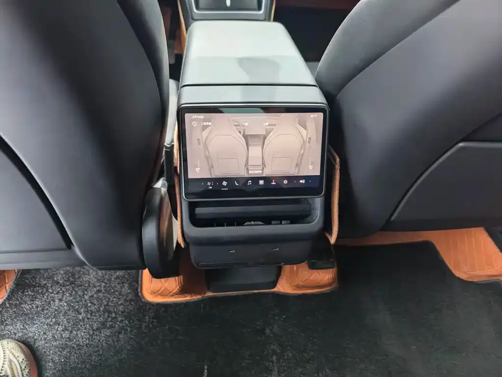 Tesla Model Y L — фото 2