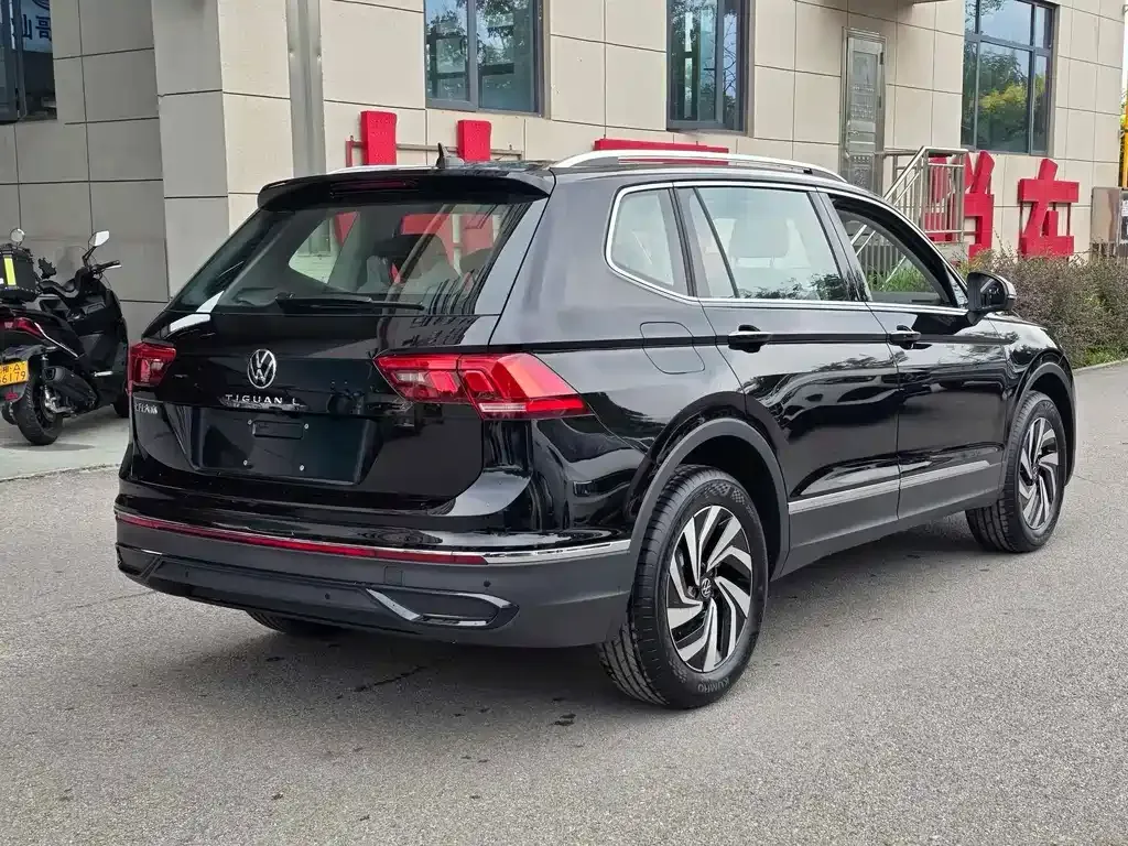 Volkswagen Tiguan L — фото 6