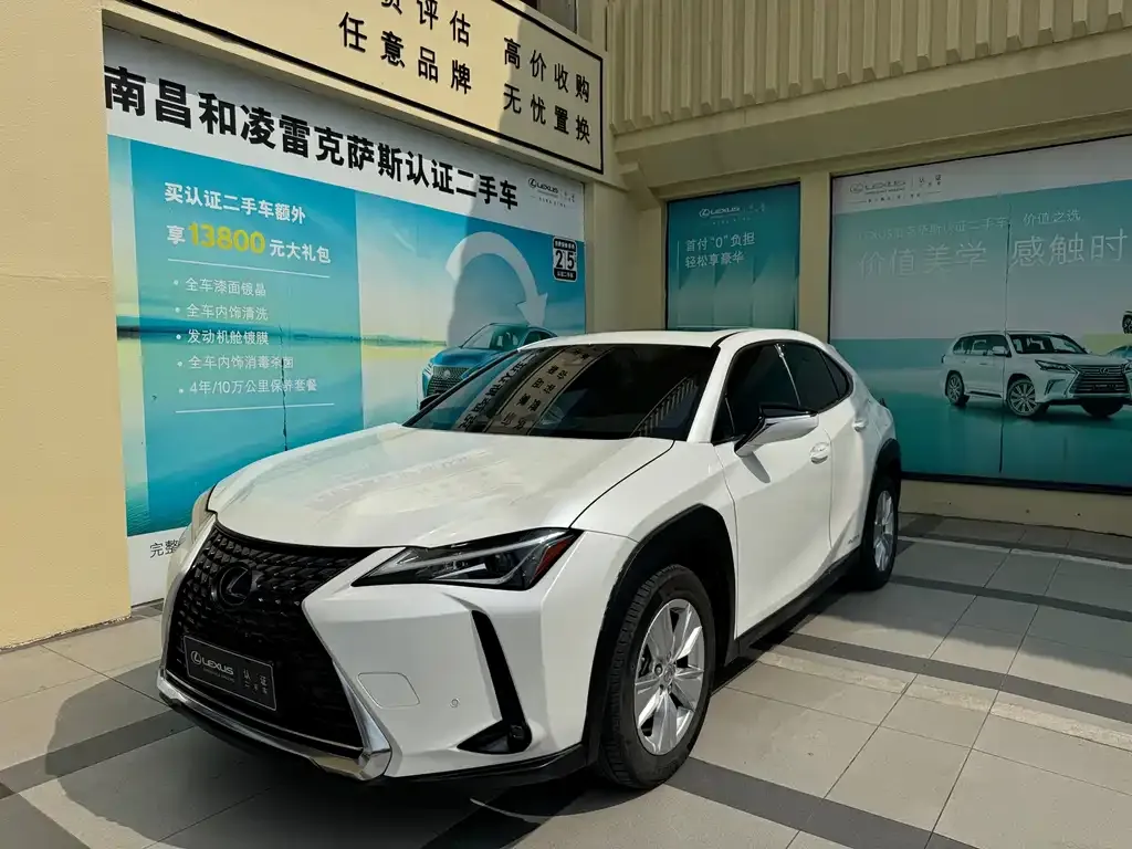 Lexus UX — фото 1