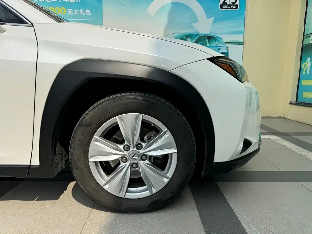 Lexus UX — фото 9