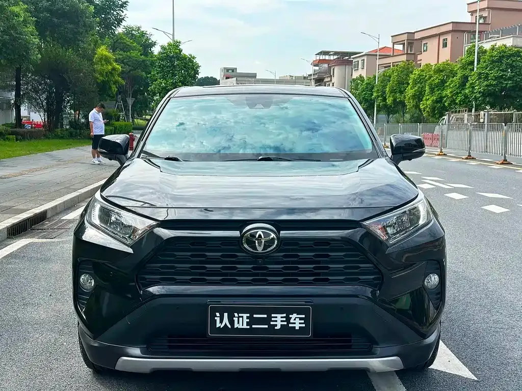 Toyota RAV4 — фото 5