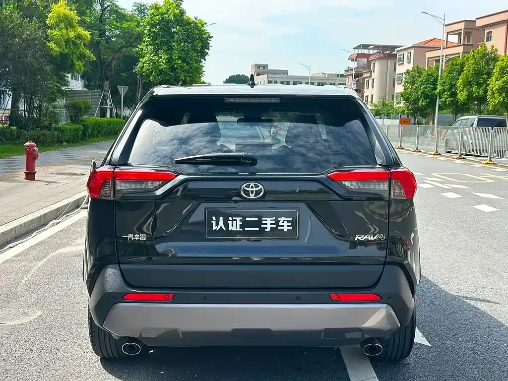 Toyota RAV4 — фото 8