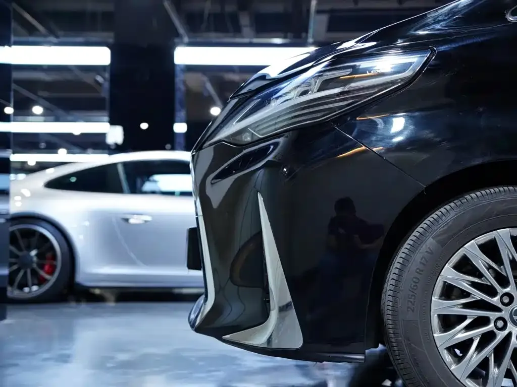 Lexus LM — фото 6