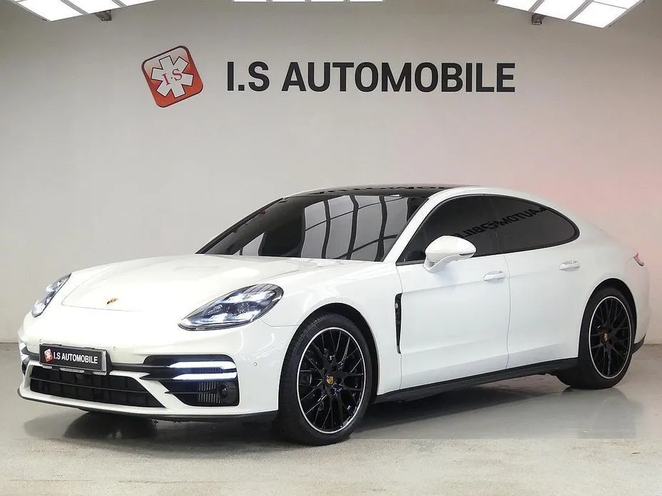 Porsche Panamera — фото 1