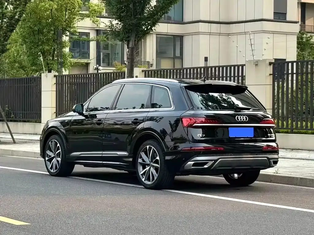 Audi Q7 — фото 8