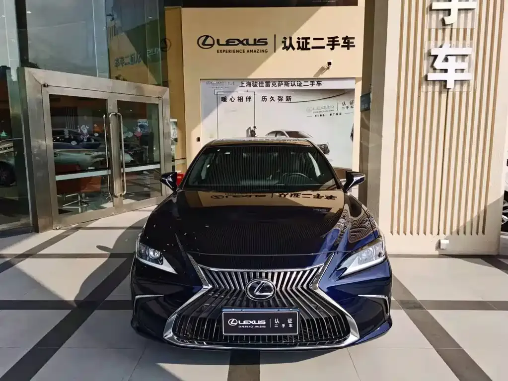 Lexus ES — фото 1