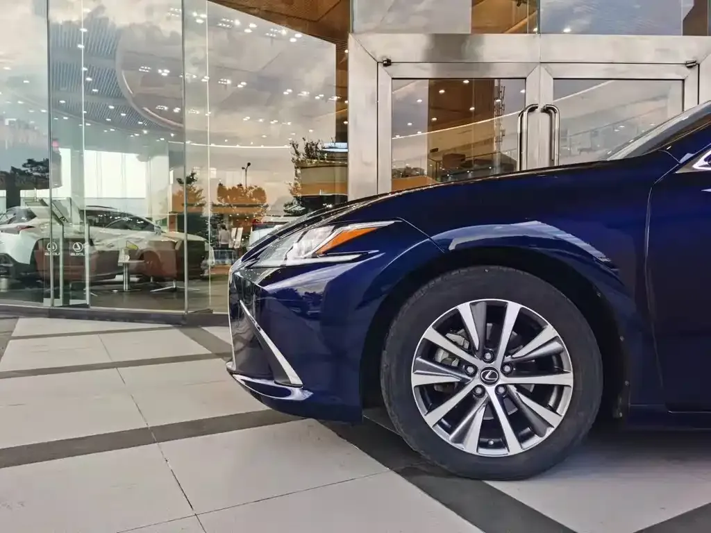 Lexus ES — фото 10