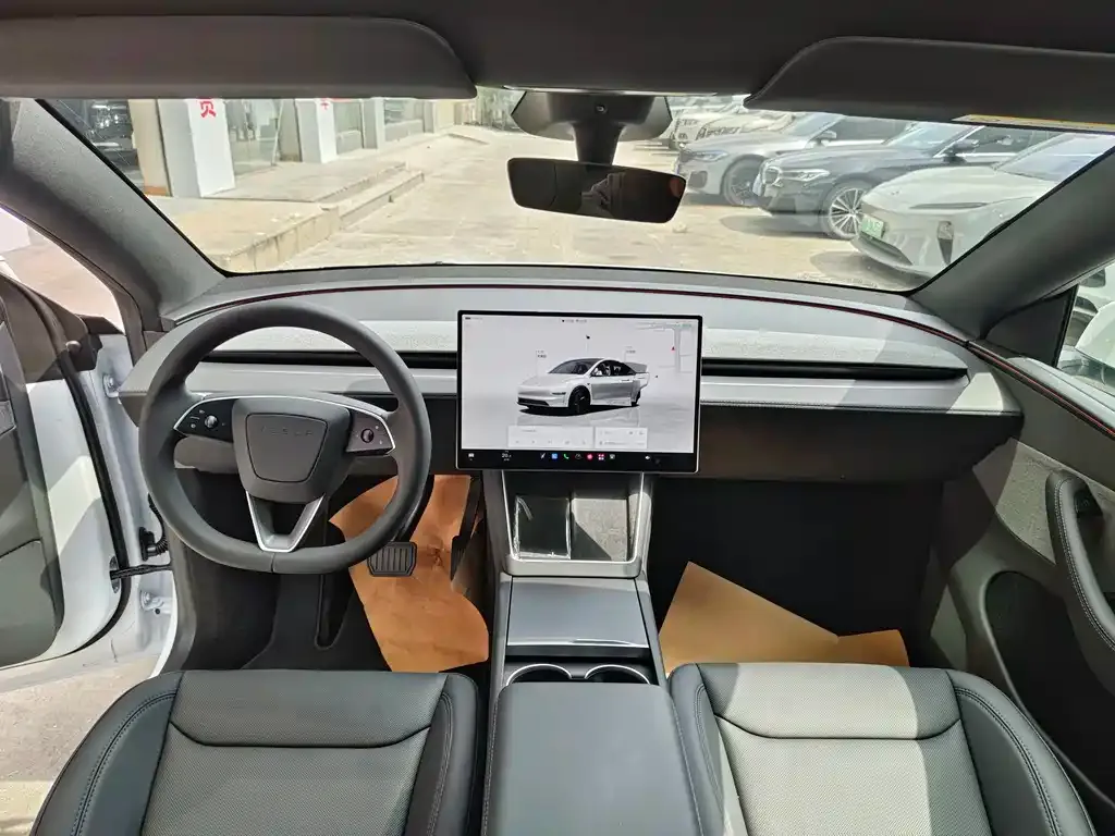 Tesla Model Y — фото 9