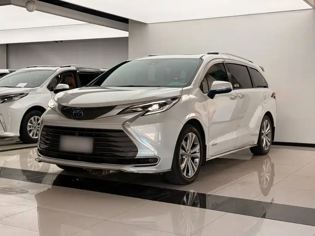 Toyota Sienna — фото 1