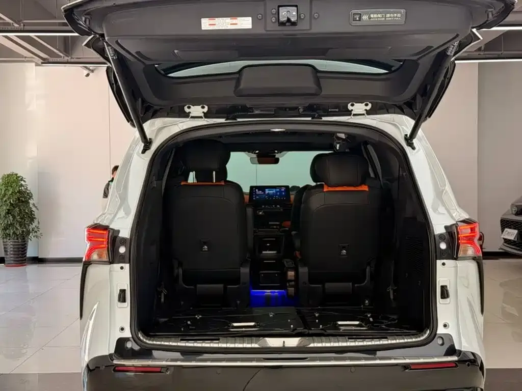 Toyota Sienna — фото 4