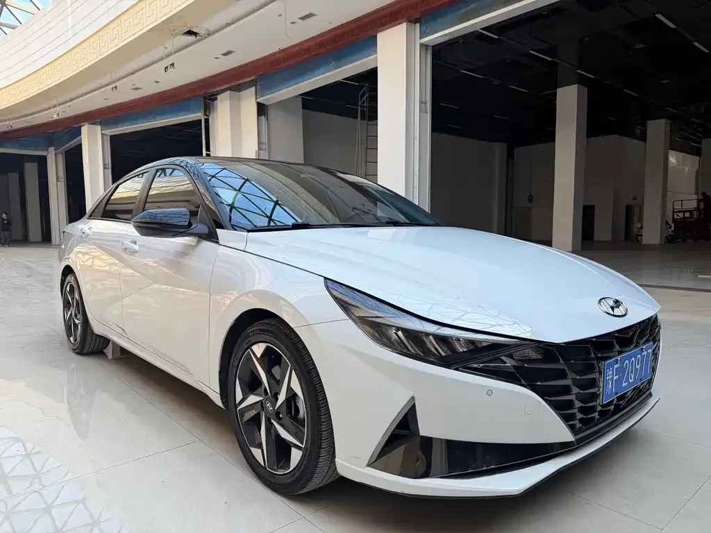 Hyundai Elantra — фото 9
