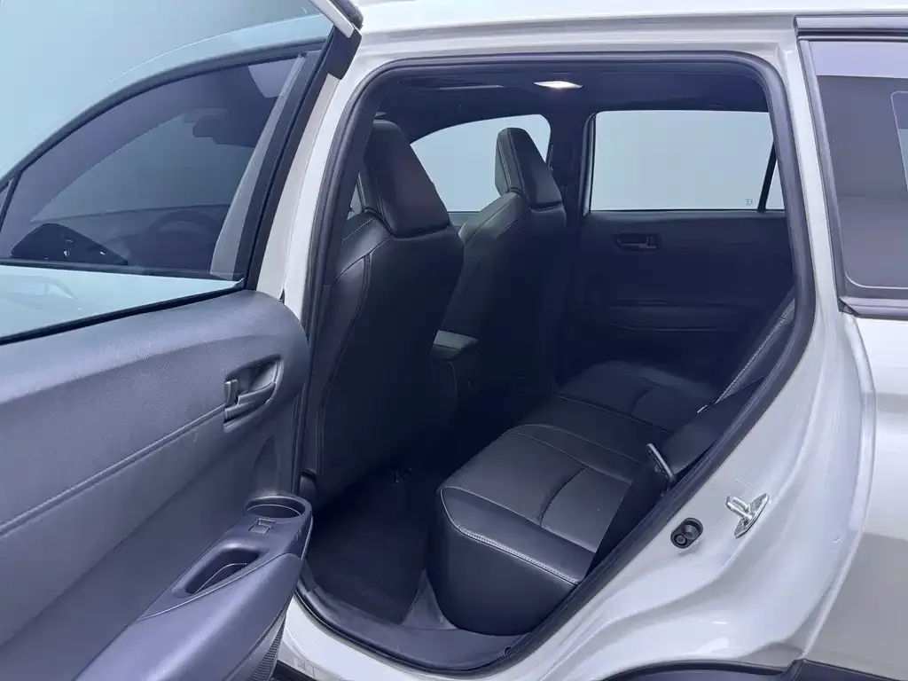 Toyota Corolla Cross — фото 3