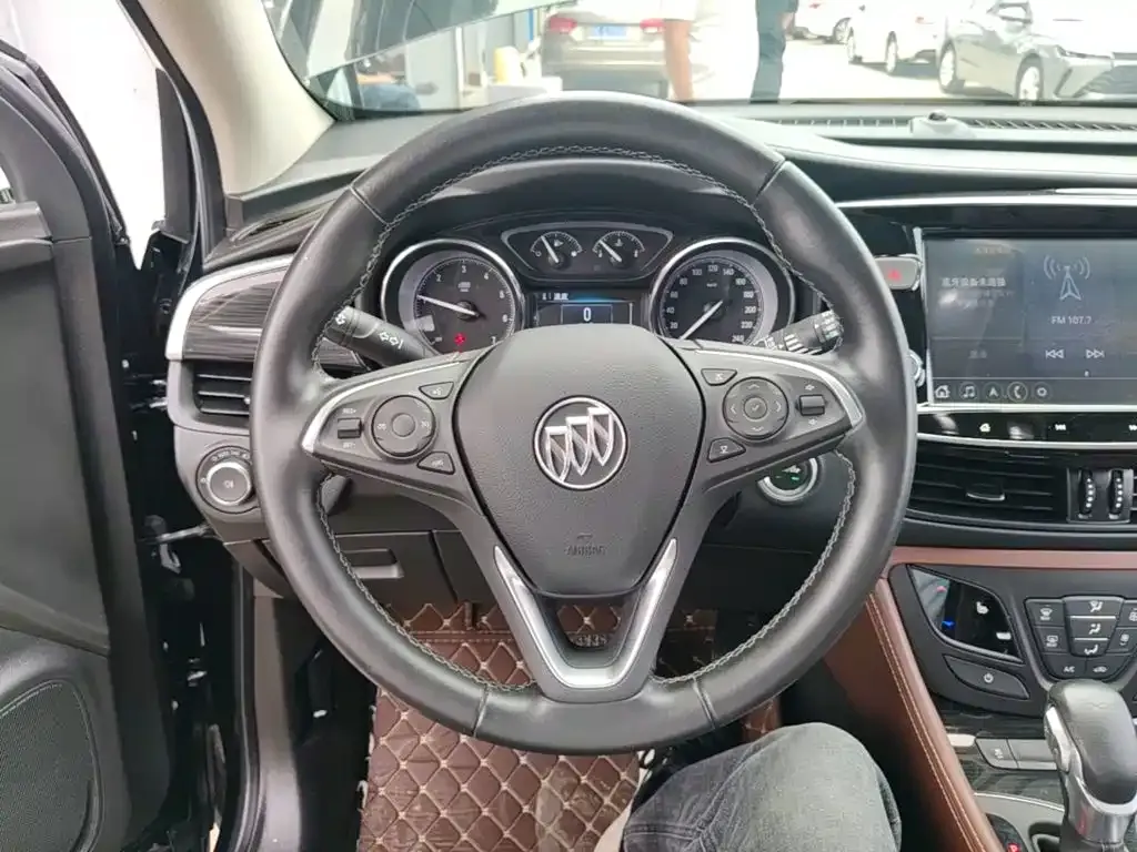 Buick Envision Plus — фото 2