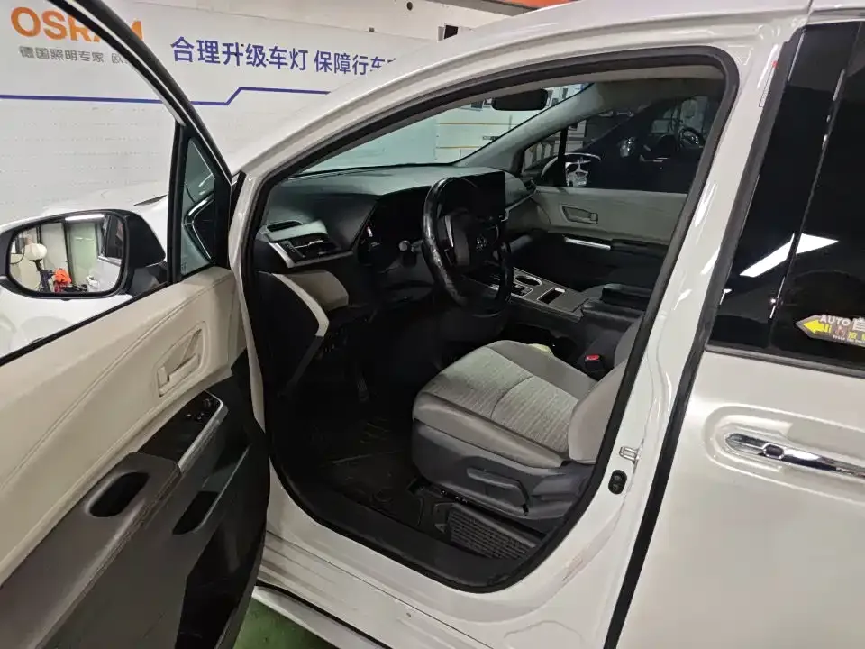 Toyota Granvia — фото 5