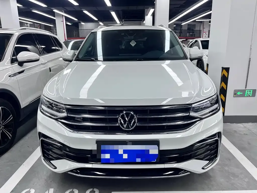 Volkswagen Tiguan L — фото 2