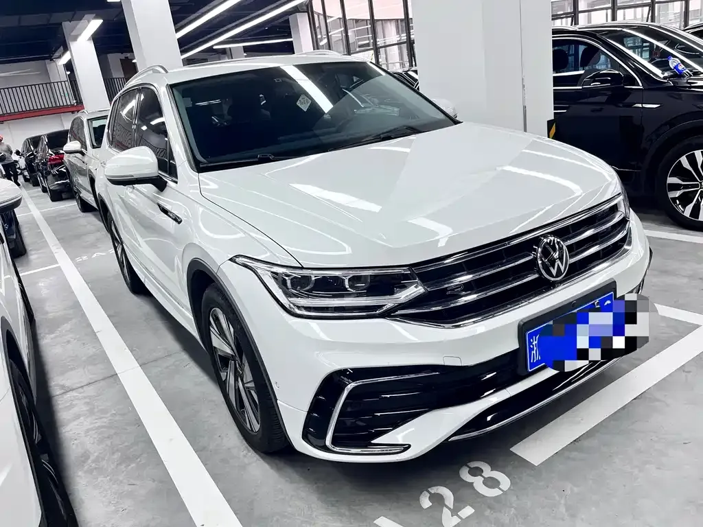Volkswagen Tiguan L — фото 4