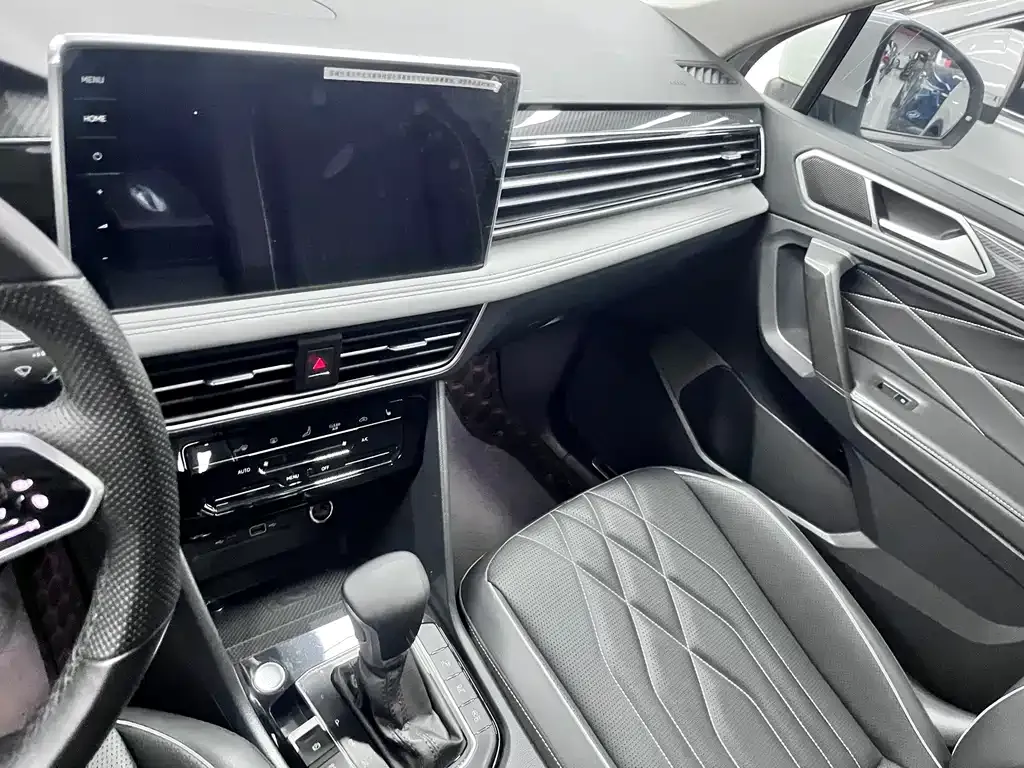 Volkswagen Tiguan L — фото 7