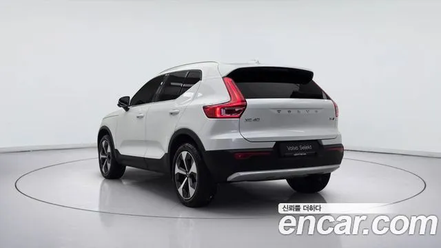 Volvo XC40 — фото 6