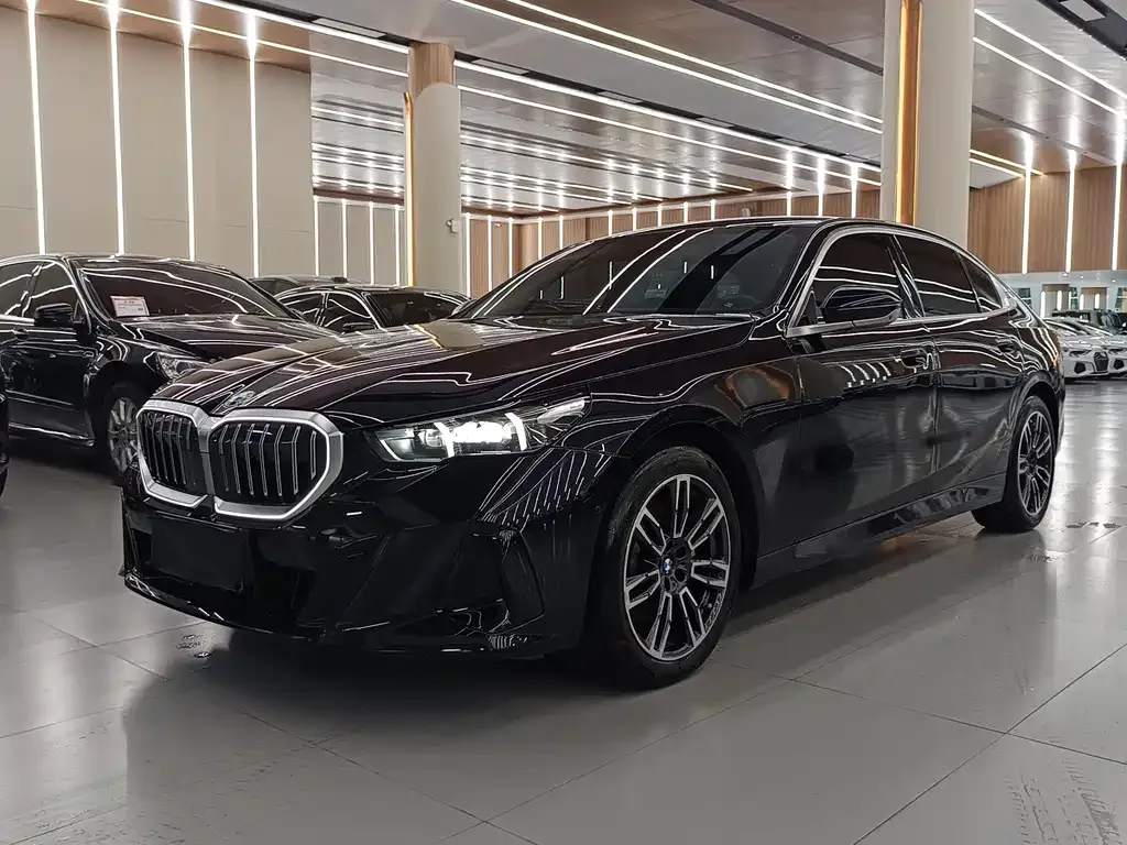 BMW 5 Series — фото 1