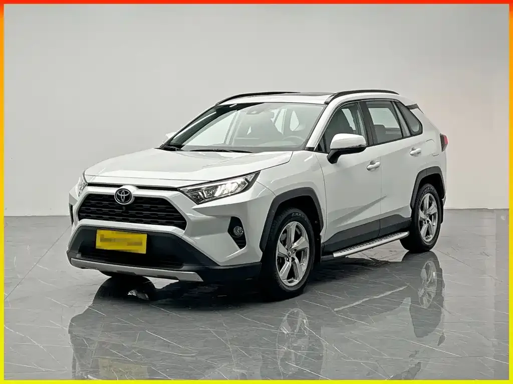 Toyota RAV4 — фото 1