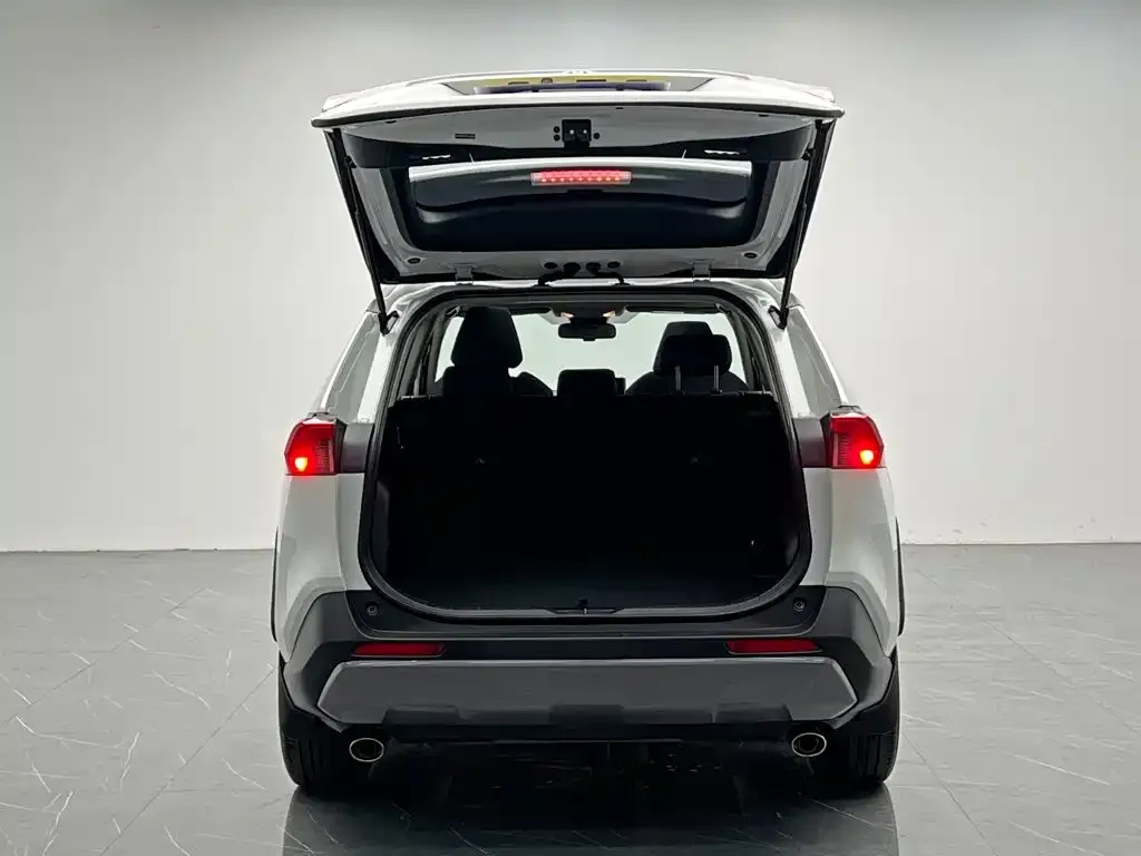 Toyota RAV4 — фото 2