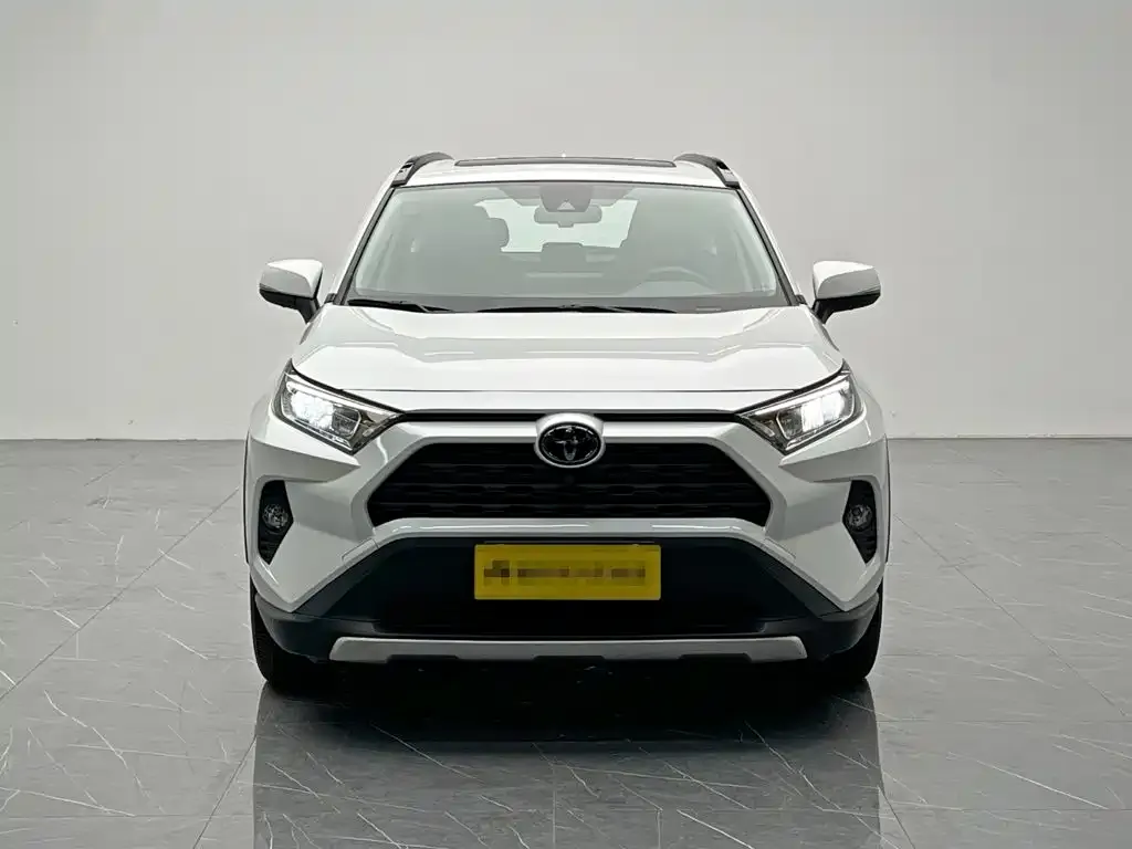 Toyota RAV4 — фото 7