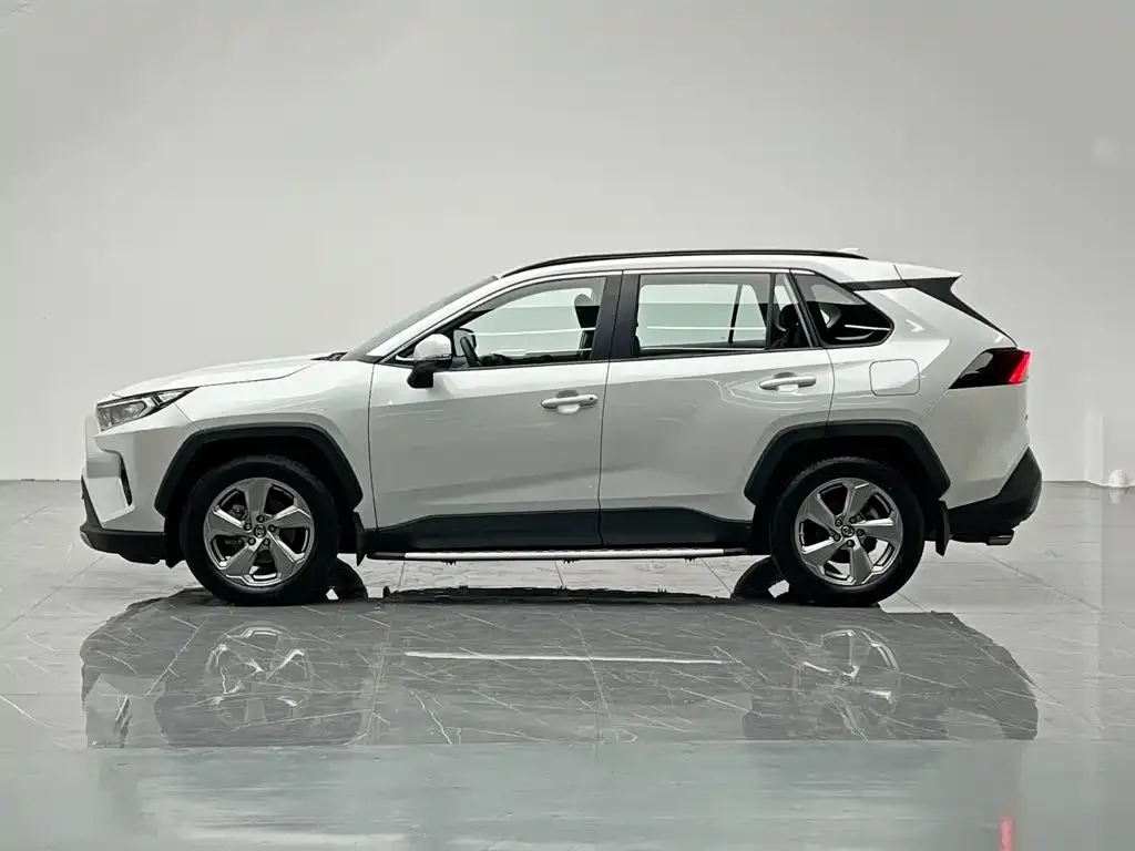 Toyota RAV4 — фото 4