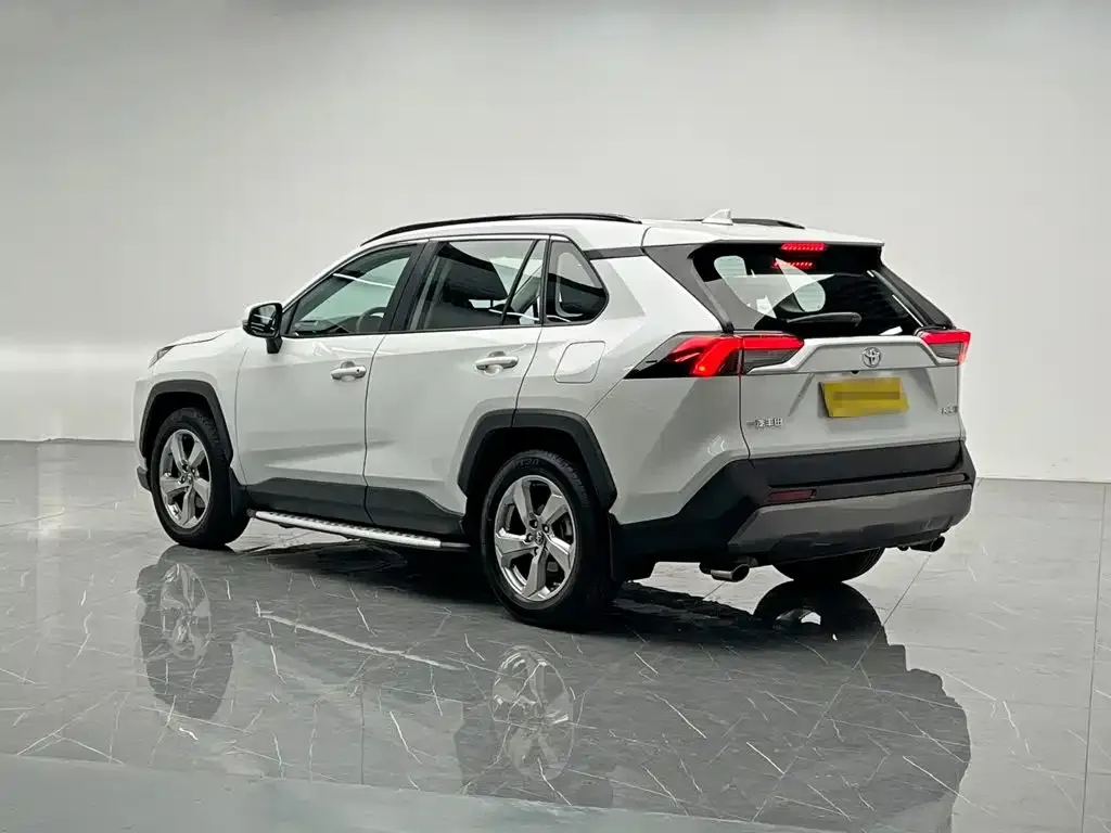 Toyota RAV4 — фото 9