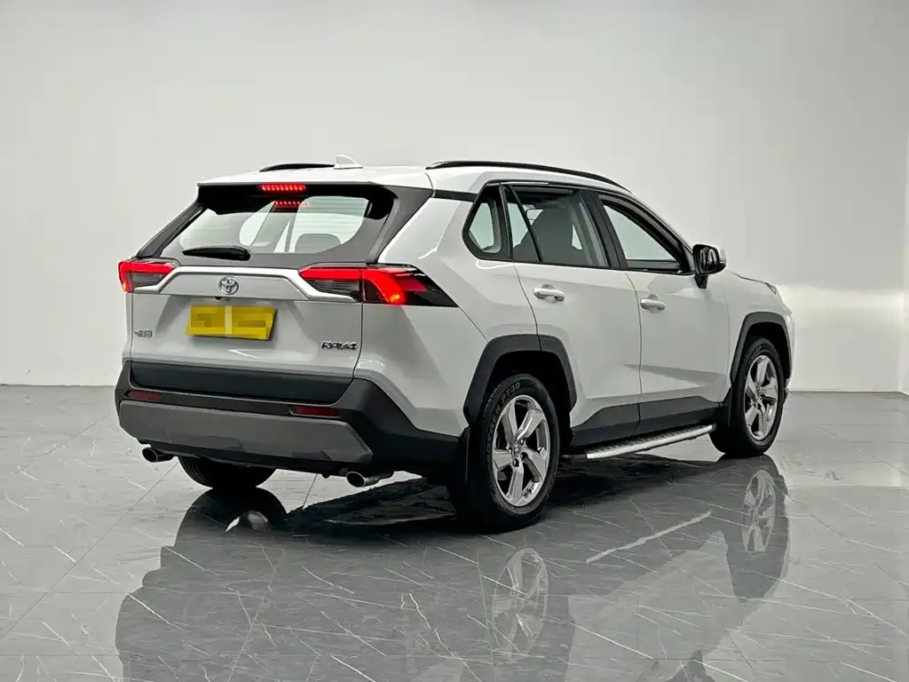 Toyota RAV4 — фото 3