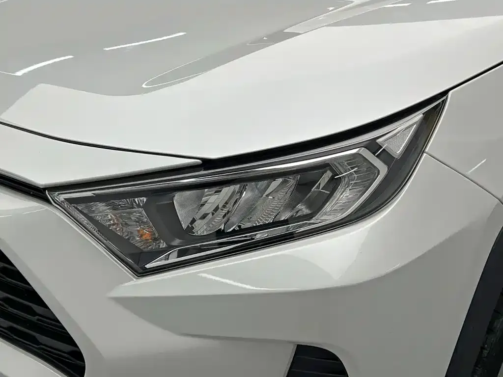 Toyota RAV4 — фото 6