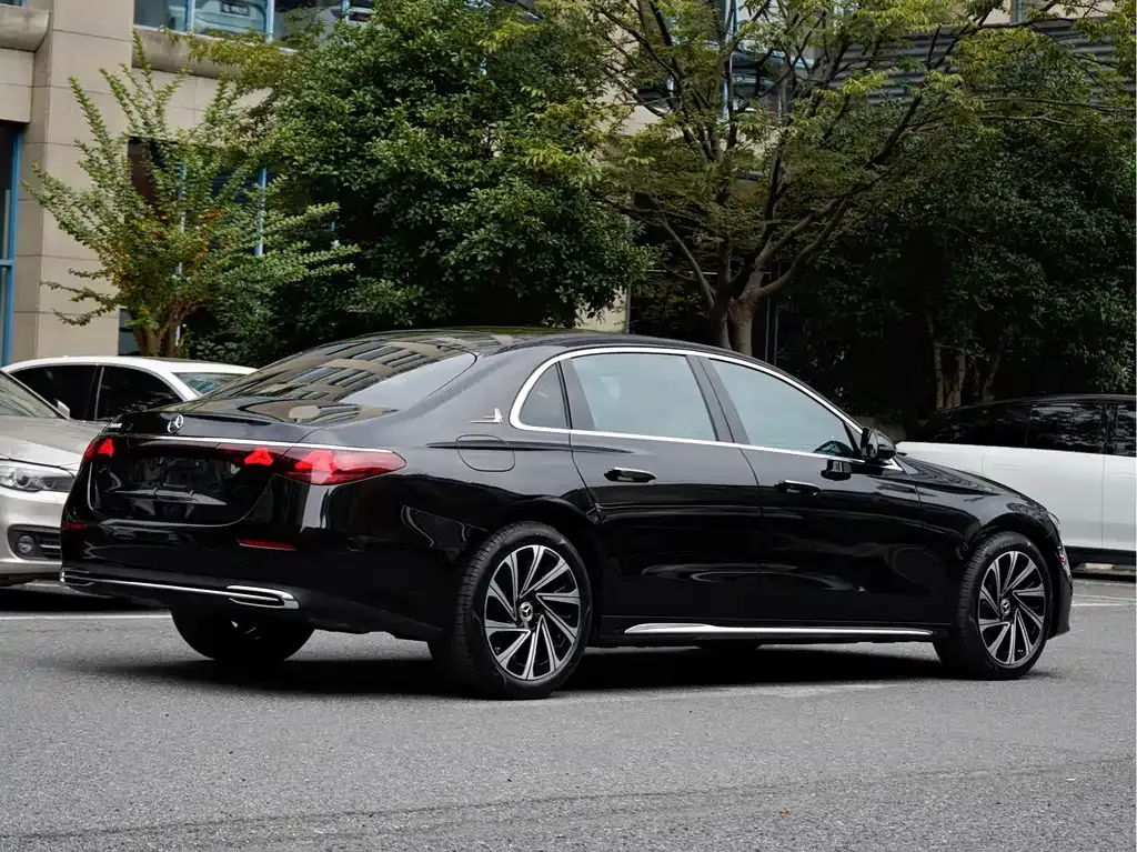 Mercedes-Benz E-Class — фото 6