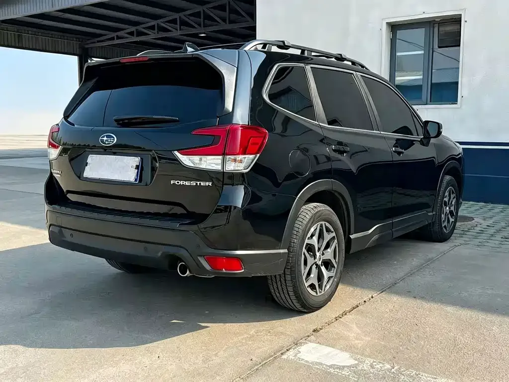 Subaru Forester — фото 9