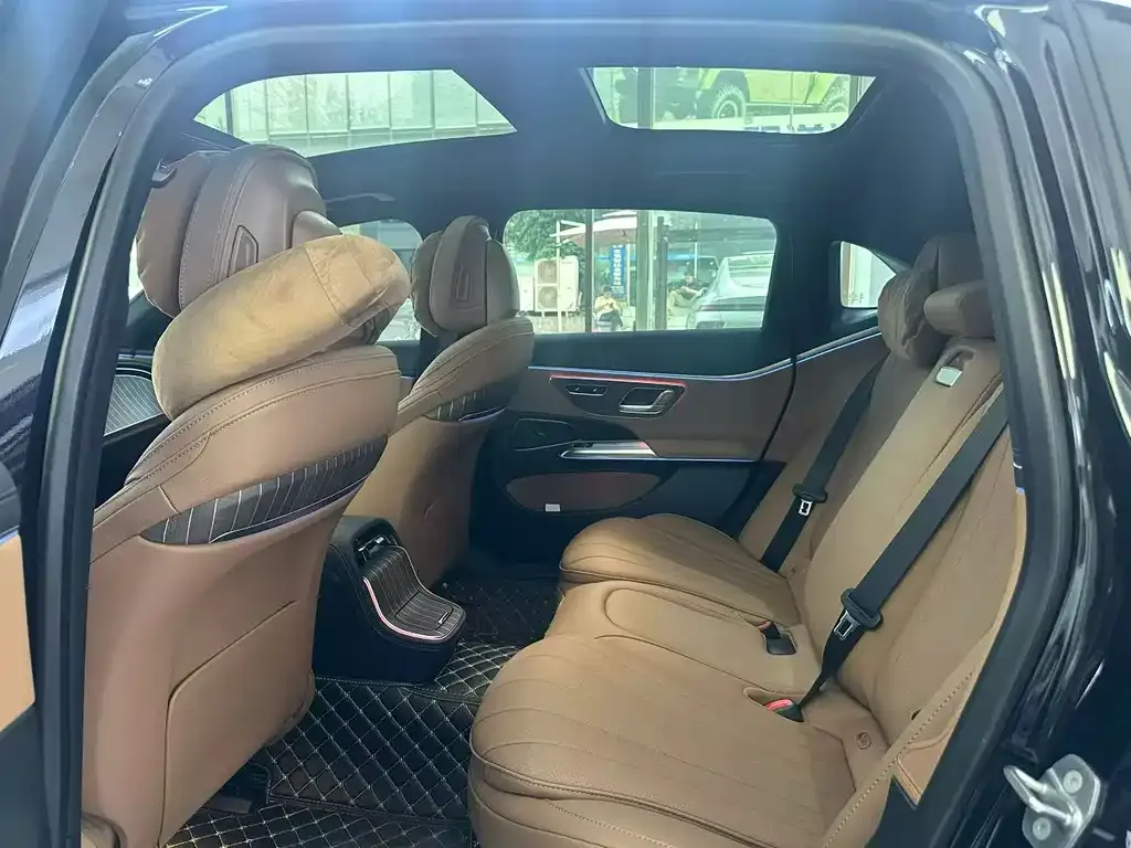 Mercedes-Benz E-Class — фото 6