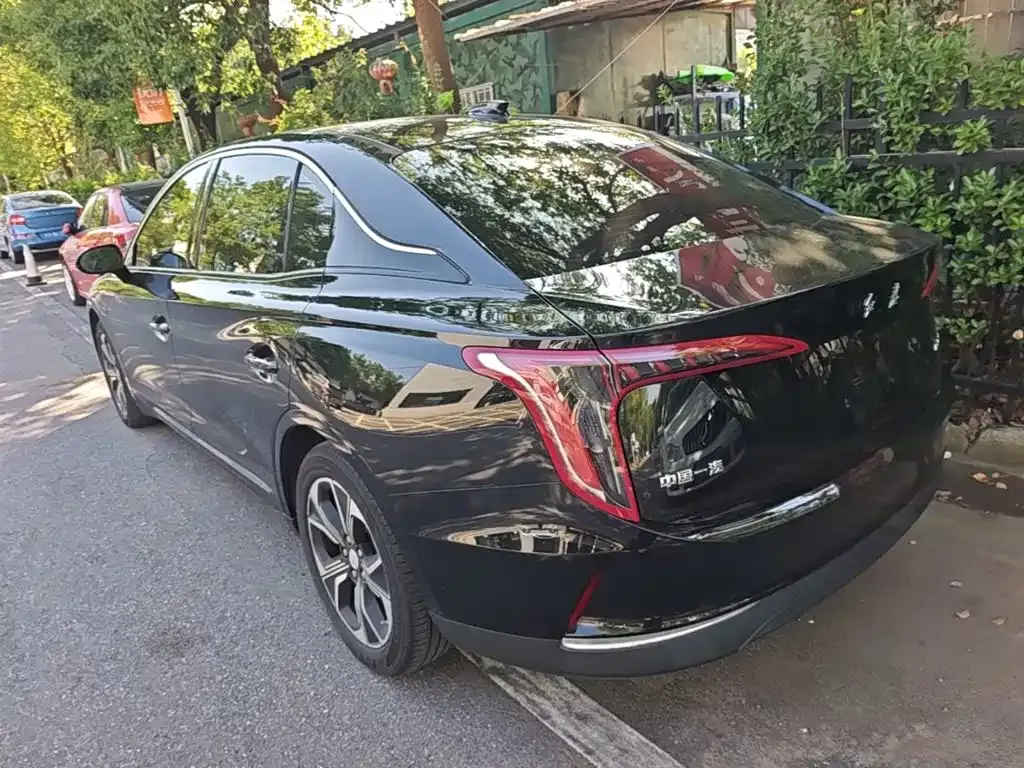 Hongqi E-QM5 — фото 3