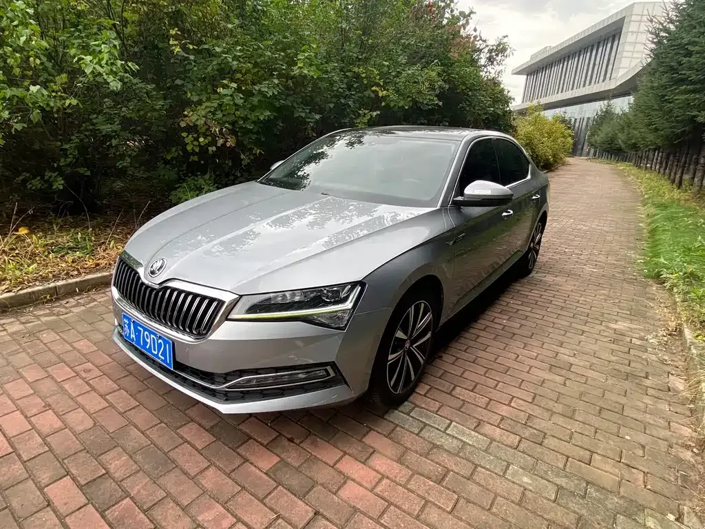 Skoda Superb — фото 1